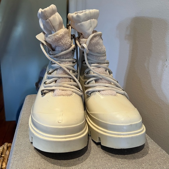 Women's White Winter Boots - Picture 3 of 5